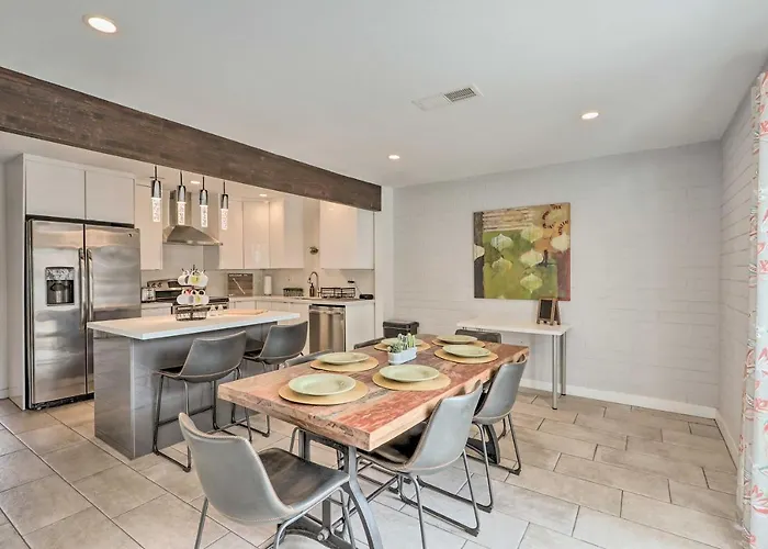Chic W/ Balcony, Walk To Old Town! Scottsdale