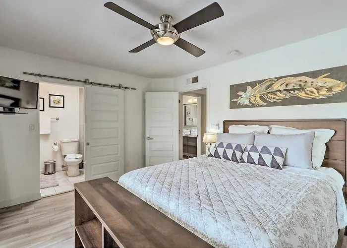 Chic W/ Balcony, Walk To Old Town! * Scottsdale