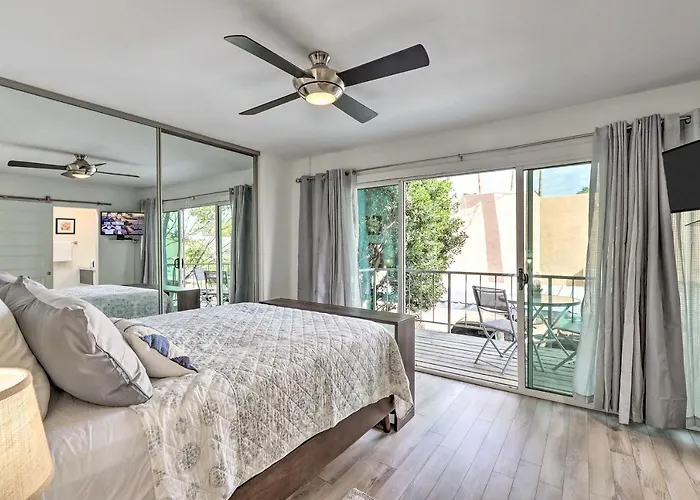 Chic W/ Balcony, Walk To Old Town! Ferienhaus Scottsdale