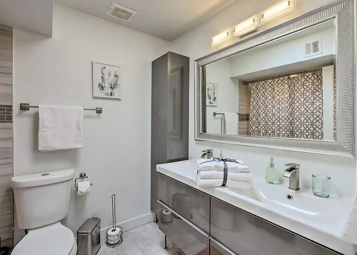 Ferienhaus Chic W/ Balcony, Walk To Old Town!