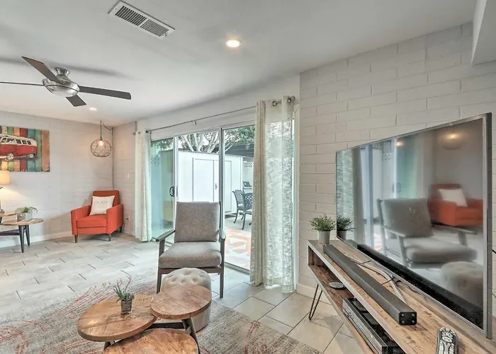 Chic W/ Balcony, Walk To Old Town! Scottsdale