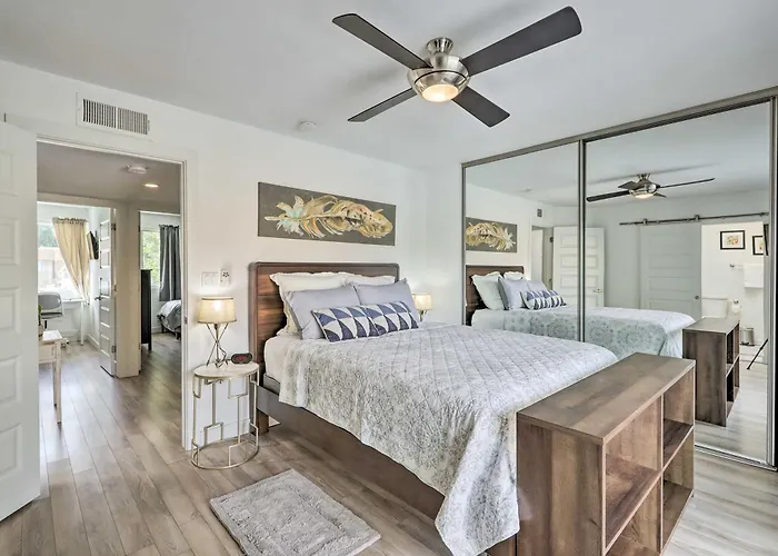 Chic W/ Balcony, Walk To Old Town! Scottsdale